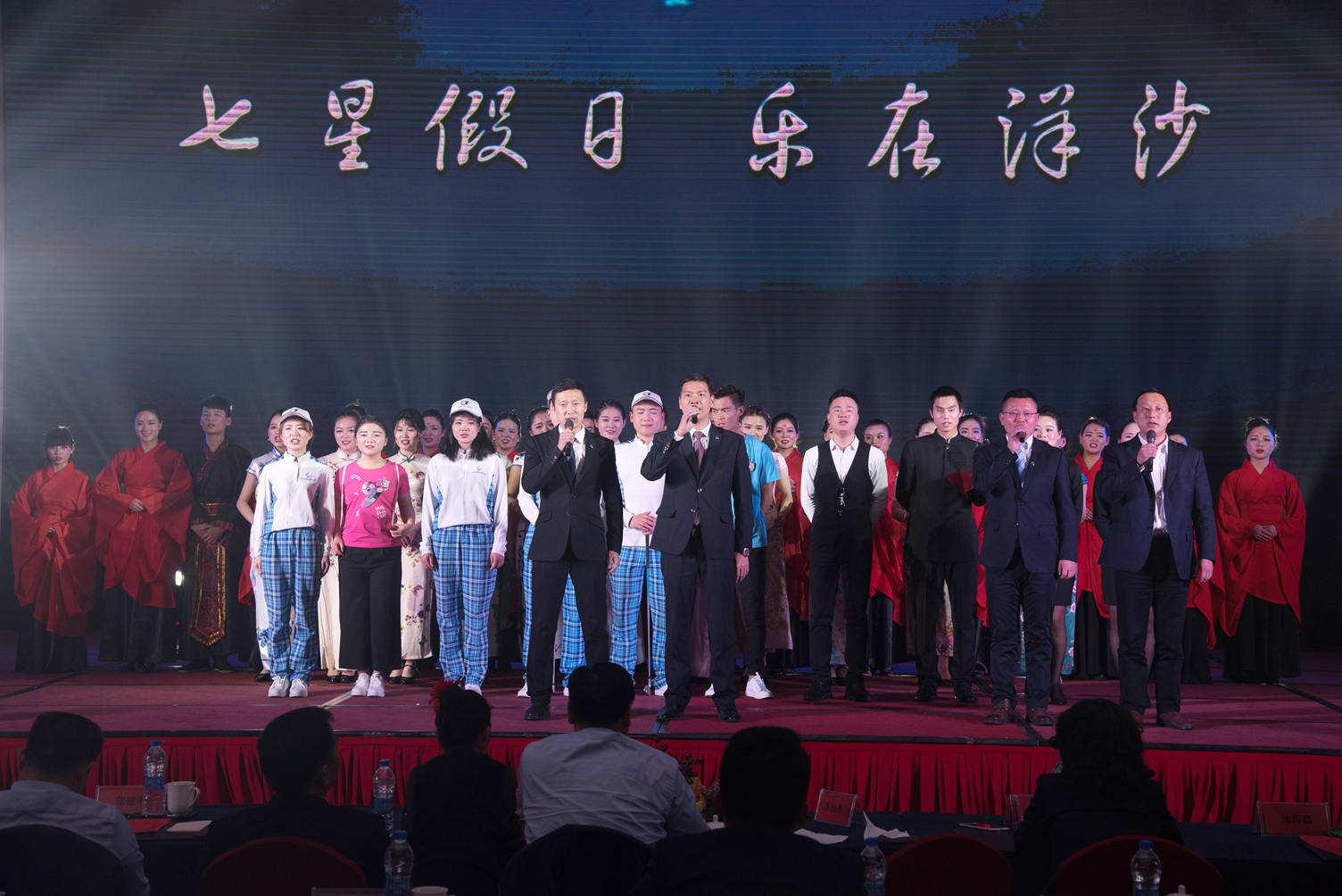 二等獎(jiǎng)服裝禮儀表演《禮儀之邦》——洋沙湖國際旅游度假區(qū)_副本.jpg 二等獎(jiǎng)服裝禮儀表演《禮儀之邦》——洋沙湖國際旅游度假區(qū)_副本.jpg