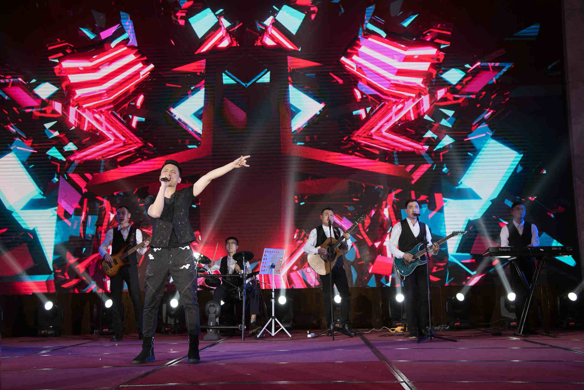 三等獎(jiǎng)樂隊(duì)組合搖滾《we will rock you 》——漁龍會(huì)酒吧_副本.jpg 三等獎(jiǎng)樂隊(duì)組合搖滾《we will rock you 》——漁龍會(huì)酒吧_副本.jpg